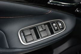 2015款丰田皇冠2.5L精英版