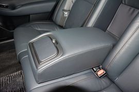 2015款丰田皇冠2.5L精英版