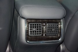 2015款丰田皇冠2.5L精英版
