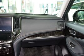 2015款丰田皇冠2.5L精英版