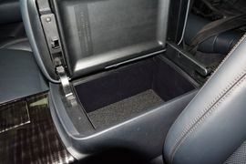 2015款丰田皇冠2.5L精英版