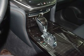 2015款丰田皇冠2.5L精英版