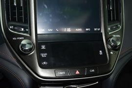 2015款丰田皇冠2.5L精英版