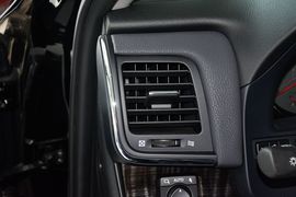 2015款丰田皇冠2.5L精英版