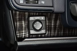 2015款丰田皇冠2.5L精英版