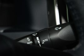 2015款丰田皇冠2.5L精英版