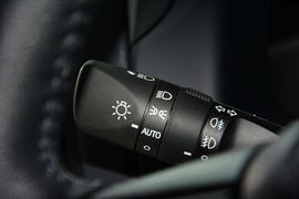 2015款丰田皇冠2.5L精英版
