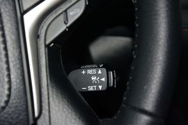 2015款丰田皇冠2.5L精英版