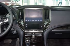 2015款丰田皇冠2.5L精英版