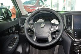 2015款丰田皇冠2.5L精英版