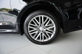 2015款丰田皇冠2.5L精英版