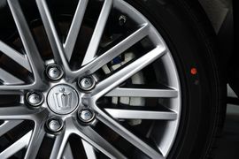 2015款丰田皇冠2.5L精英版