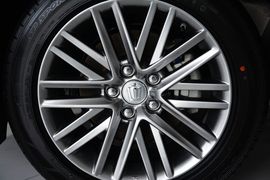 2015款丰田皇冠2.5L精英版