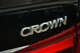 2015款丰田皇冠2.5L精英版