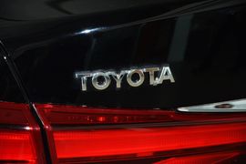 2015款丰田皇冠2.5L精英版