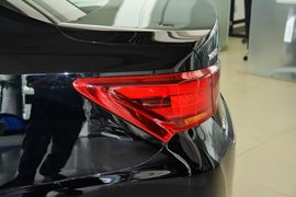 2015款丰田皇冠2.5L精英版