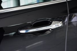 2015款丰田皇冠2.5L精英版