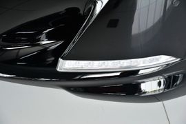 2015款丰田皇冠2.5L精英版