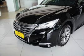 2015款丰田皇冠2.5L精英版