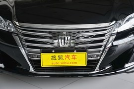 2015款丰田皇冠2.5L精英版