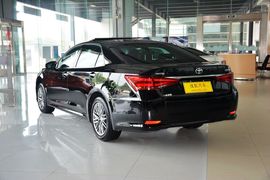 2015款丰田皇冠2.5L精英版