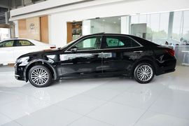 2015款丰田皇冠2.5L精英版