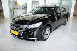 2015款丰田皇冠2.5L精英版
