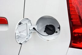 2015款铃木奥拓1.0L自动限定版