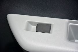 2015款铃木奥拓1.0L自动限定版