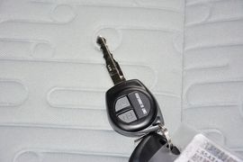 2015款铃木奥拓1.0L自动限定版