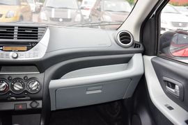 2015款铃木奥拓1.0L自动限定版