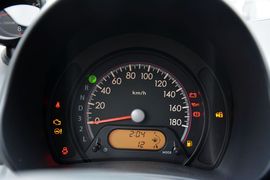 2015款铃木奥拓1.0L自动限定版