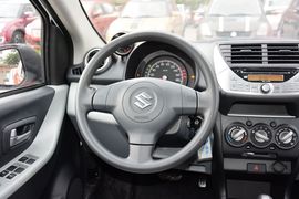 2015款铃木奥拓1.0L自动限定版