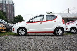 2015款铃木奥拓1.0L自动限定版