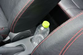 2015款铃木雨燕1.5L手动限定版到店实拍
