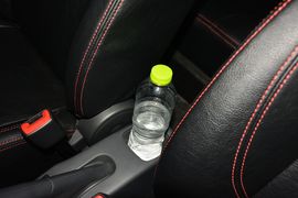 2015款铃木雨燕1.5L自动限定版到店实拍