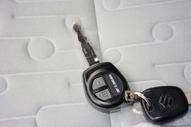 2015款铃木奥拓1.0L手动限定版