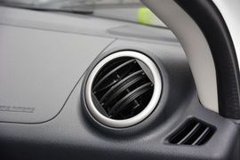 2015款铃木奥拓1.0L手动限定版