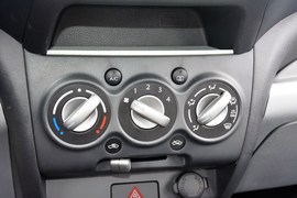 2015款铃木奥拓1.0L手动限定版