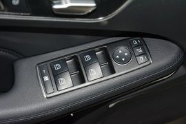 2015款奔驰E260L运动时尚型