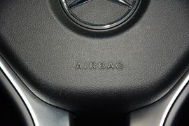 2015款奔驰E260L运动时尚型