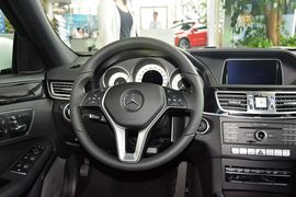 2015款奔驰E260L运动时尚型
