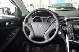 2015款现代索纳塔八经典