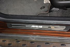 2015款丰田RAV4