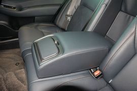 2015款丰田皇冠2.5L时尚版