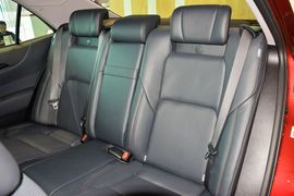 2015款丰田皇冠2.5L时尚版