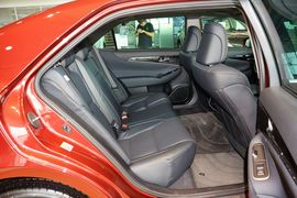 2015款丰田皇冠2.5L时尚版