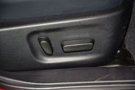 2015款丰田皇冠2.5L时尚版