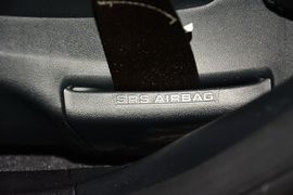 2015款丰田皇冠2.5L时尚版