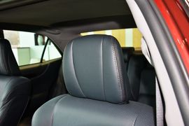 2015款丰田皇冠2.5L时尚版